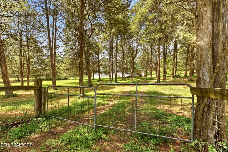 8050 Lett Rd, Corryton, TN 37721