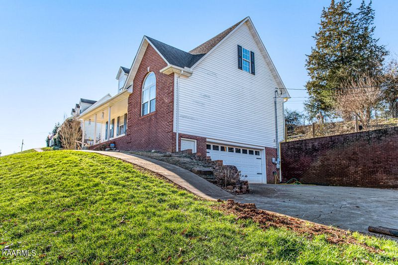 8053 W Pointe Dr, Talbott, TN 37877