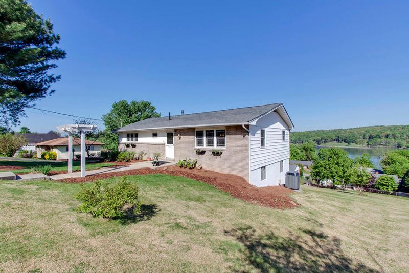 806 Bowden Wyatt, Kingston, TN 37763
