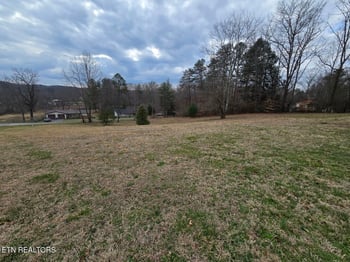 806 Cooper Lake Rd, Oneida, TN 37841