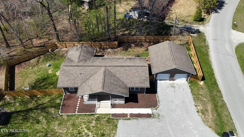 806 Cooper Lake Rd, Oneida, TN 37841