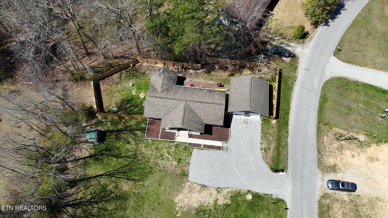 806 Cooper Lake Rd, Oneida, TN 37841