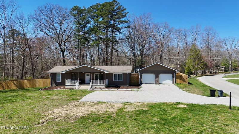 806 Cooper Lake Rd, Oneida, TN 37841