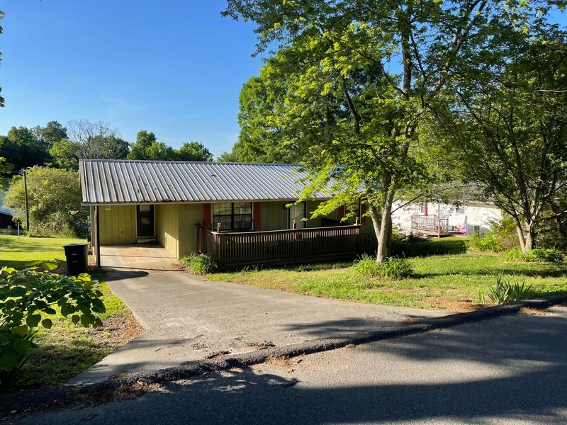 806 Haley St, Athens, TN 37303