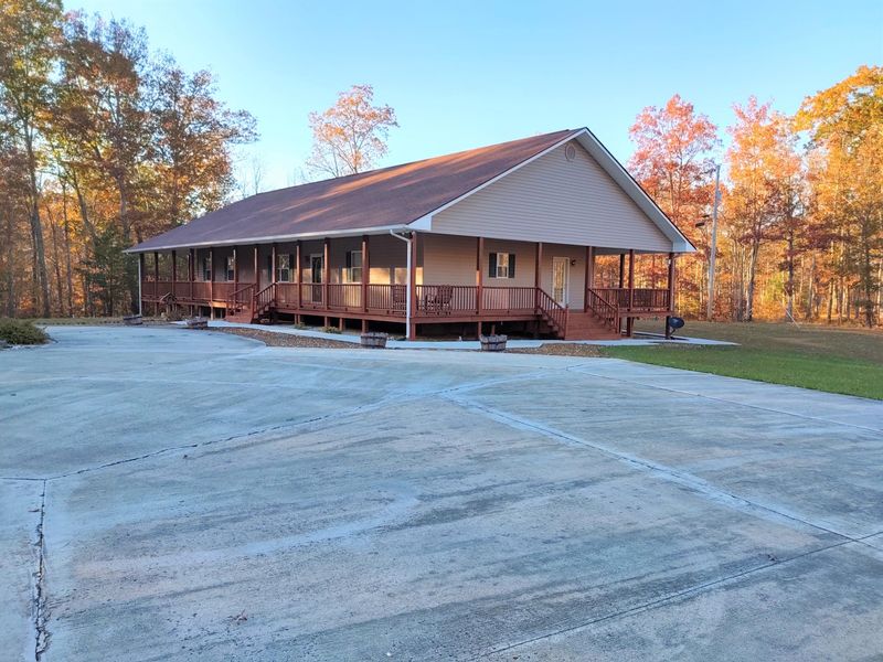 806 High St, Robbins, TN 37852