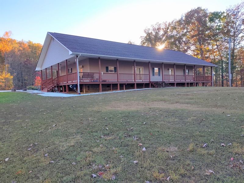 806 High St, Robbins, TN 37852