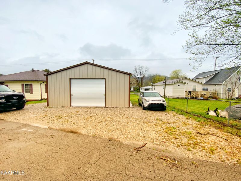 806 Jacksboro Ave, Rocky Top, TN 37769