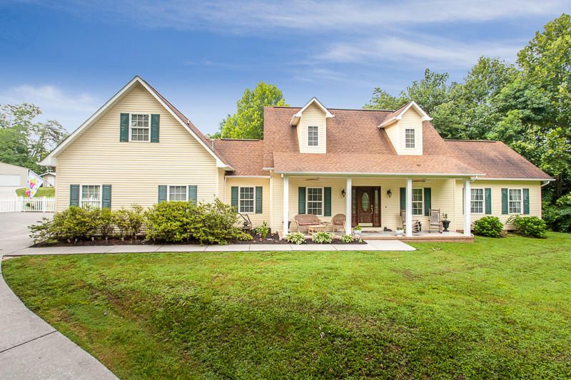 806 Old Emory Rd, Clinton, TN 37716