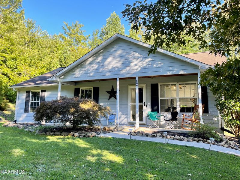 806 Pine Hollow Rd, Jacksboro, TN 37757