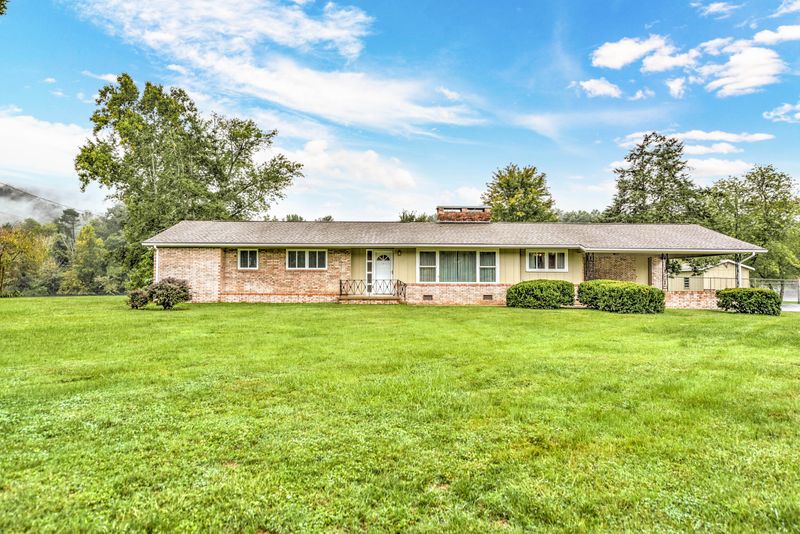 806 Riverbend Rd, Clinton, TN 37716