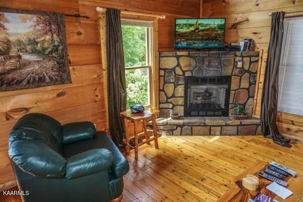 806 Ski View Ln, Sevierville, TN 37876