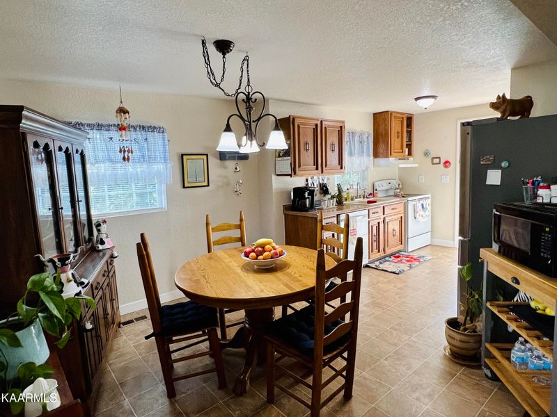 806 Summer St, Loudon, TN 37774