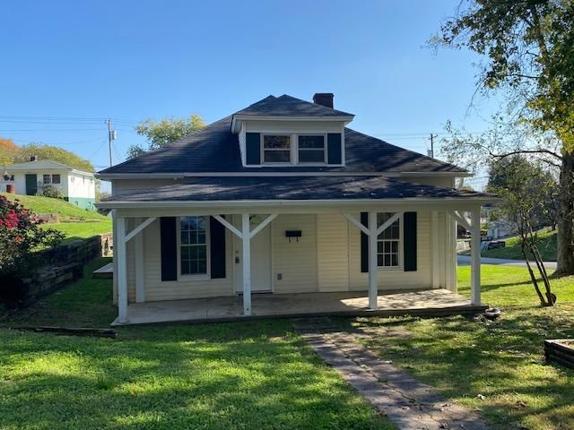 806 W 1st Ave, Lenoir City, TN 37771