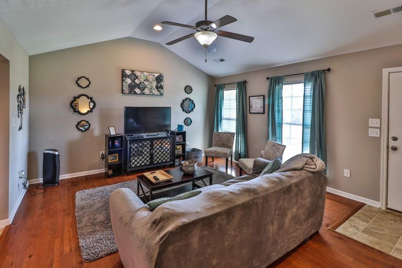 8063 Cambridge Reserve Dr, Knoxville, TN 37924