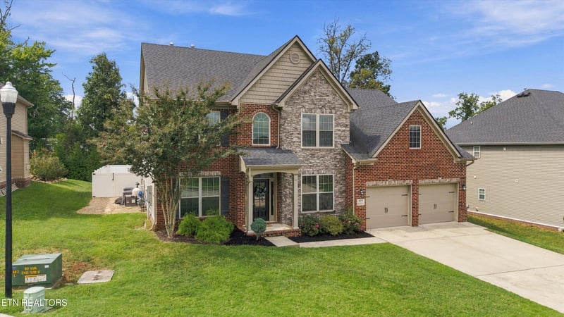 807 Brookwood Ln, Maryville, TN 37801