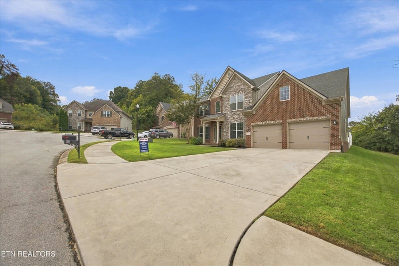 807 Brookwood Ln, Maryville, TN 37801