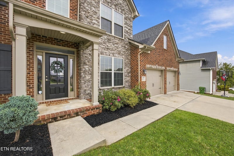 807 Brookwood Ln, Maryville, TN 37801