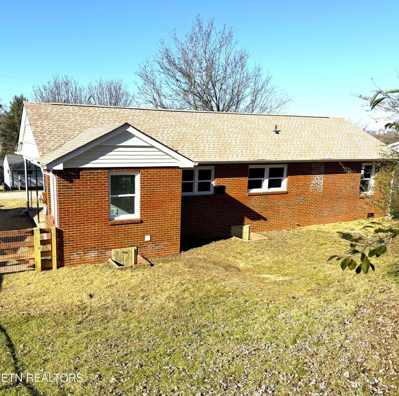 807 Brown Ave, Kingston, TN 37763