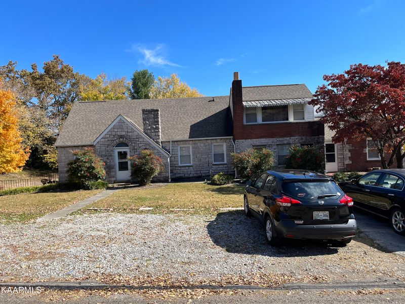 807 Gresham Rd, Knoxville, TN 37918