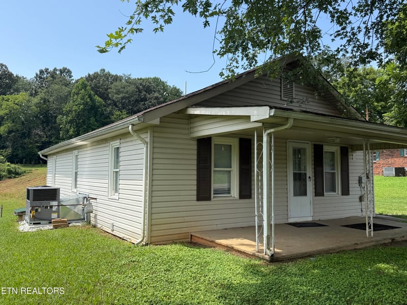 807 New Clear Branch Rd, Rocky Top, TN 37769