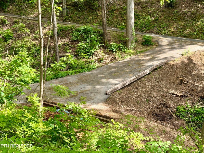 807 Old New Ground Rd, Gatlinburg, TN 37738