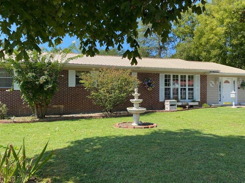 808 Dunn St, Etowah, TN 37331