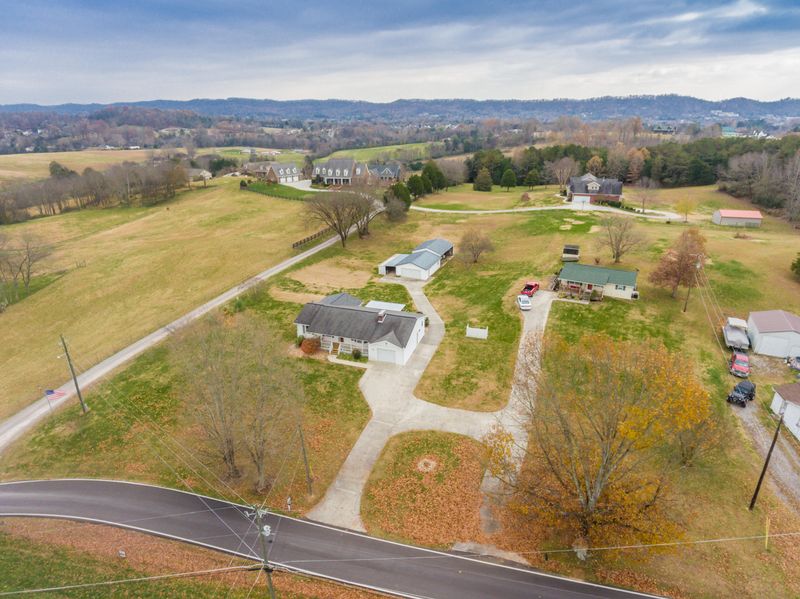 808 E Copeland Dr, Powell, TN 37849