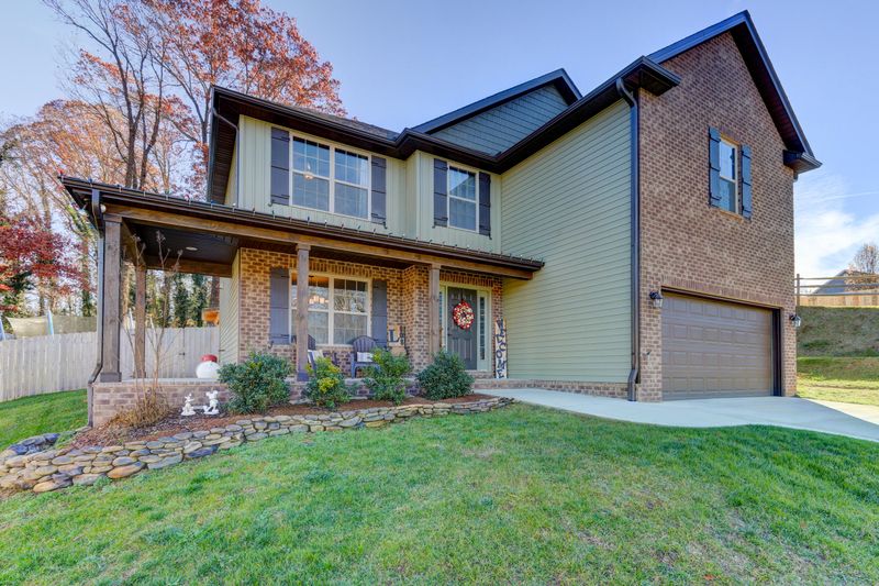 808 Mackenzie Dr, Maryville, TN 37804