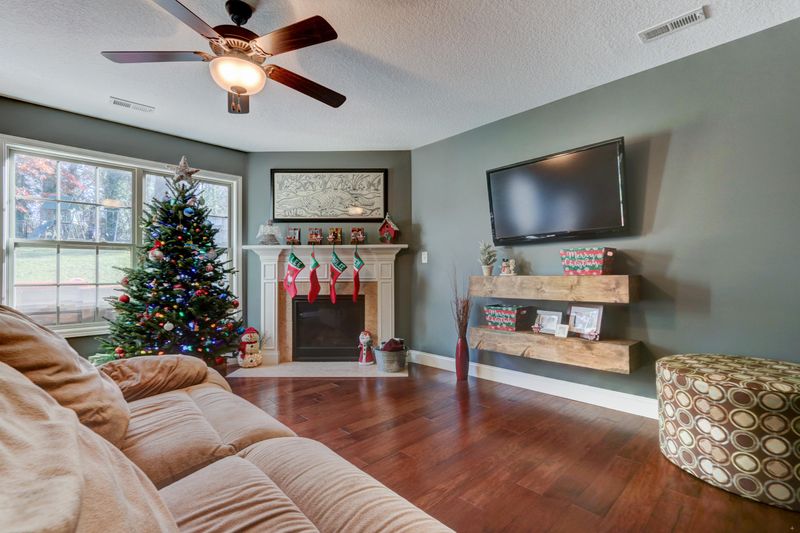 808 Mackenzie Dr, Maryville, TN 37804