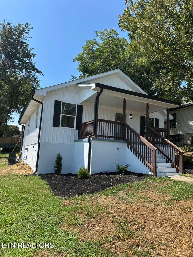 808 N B St, Lenoir City, TN 37771