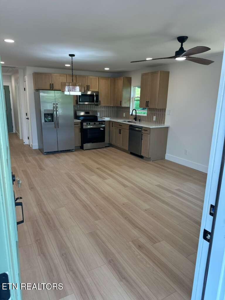 808 N B St, Lenoir City, TN 37771