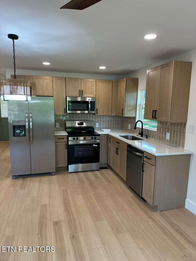 808 N B St, Lenoir City, TN 37771