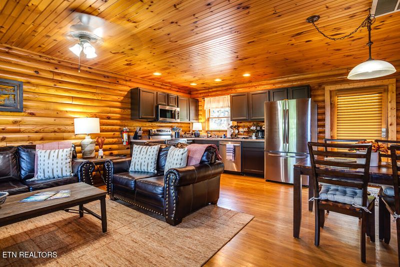 808 Peak Loop Way, Pigeon Forge, TN 37862