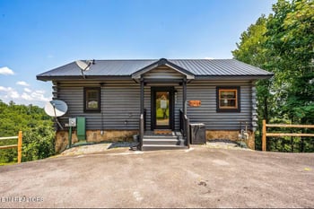 808 Peak Loop Way, Sevierville, TN 37862
