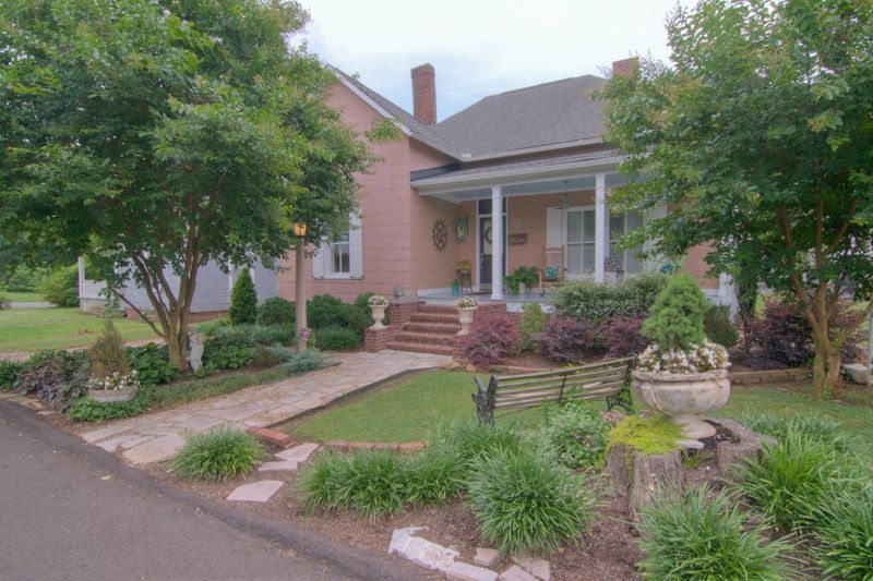 808 Phillips Ave, Knoxville, TN 37920