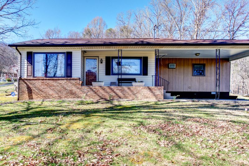 808 Ridgeview Dr, Clinton, TN 37716