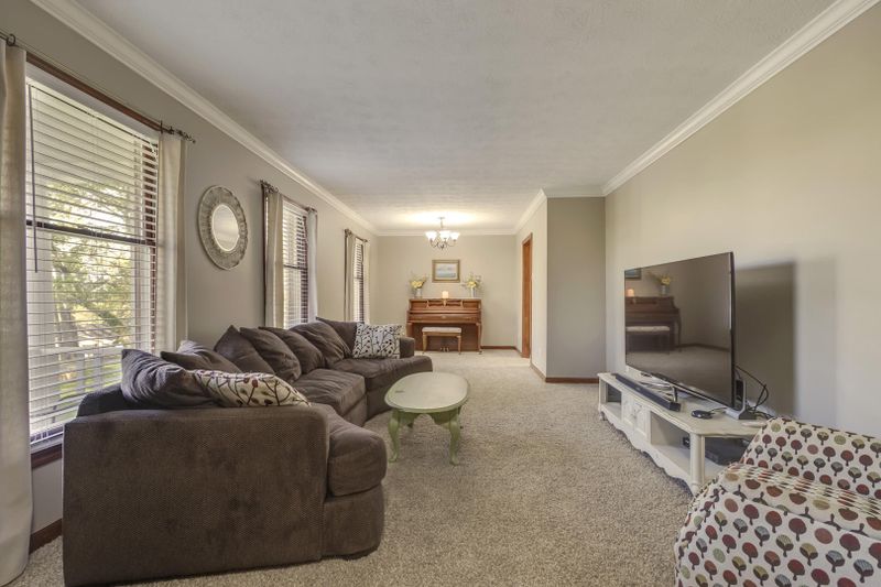 8080 Camberley Dr, Powell, TN 37849