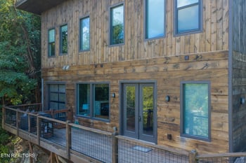 809 Chestnut Dr, Gatlinburg, TN 37738