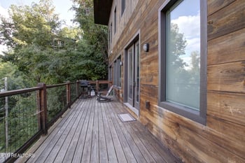 809 Chestnut Dr, Gatlinburg, TN 37738