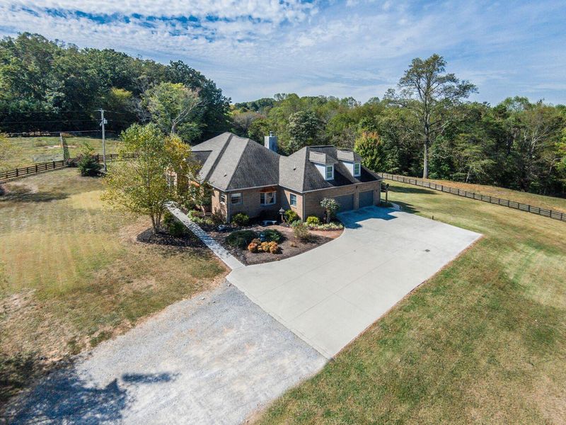 809 E Copeland Dr, Powell, TN 37849