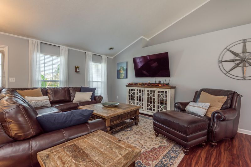809 Paxton Dr, Knoxville, TN 37918