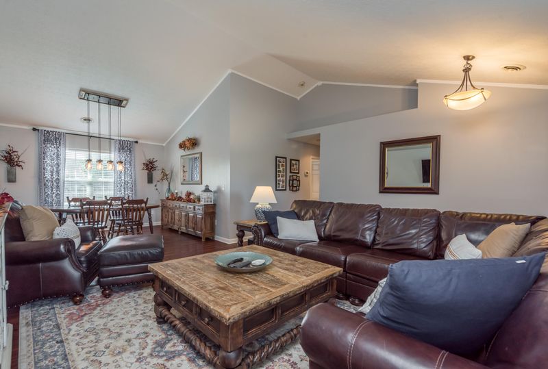 809 Paxton Dr, Knoxville, TN 37918
