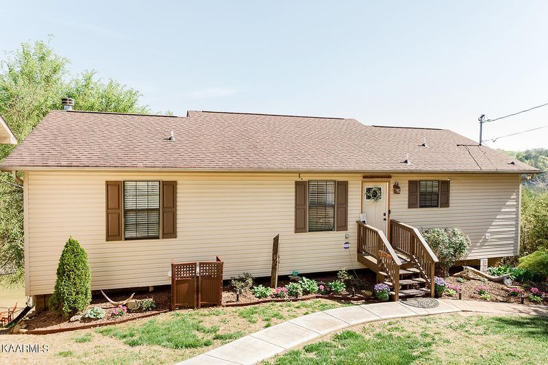 809 Pleasure Rd, Sevierville, TN 37876