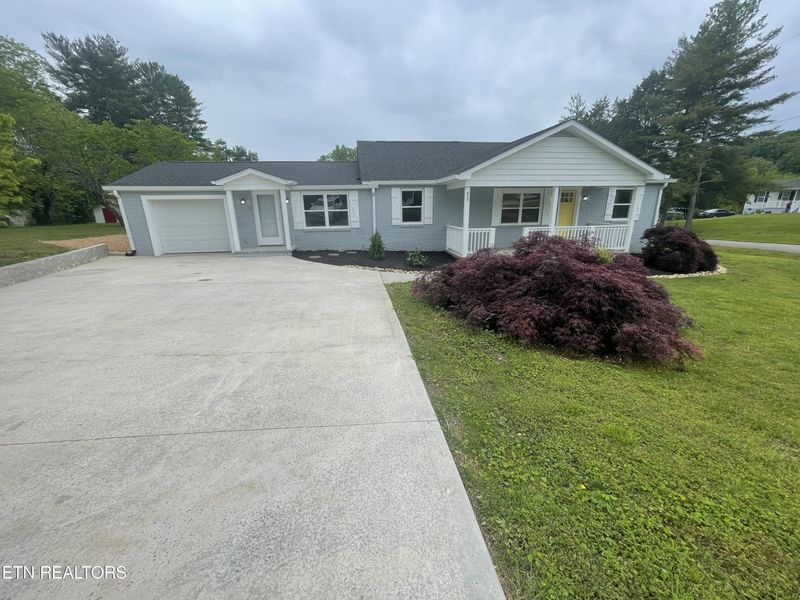 809 Reynolds Ave, Clinton, TN 37716