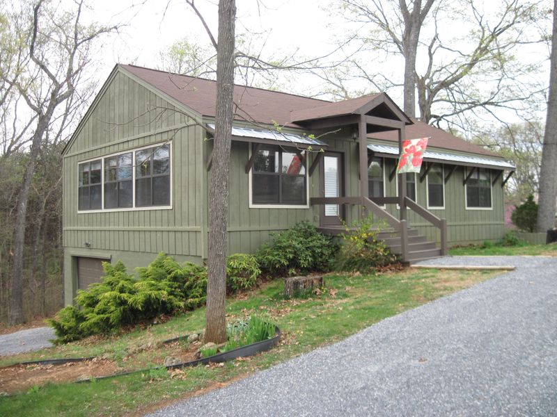 809 Starlight Ln, Kodak, TN 37764