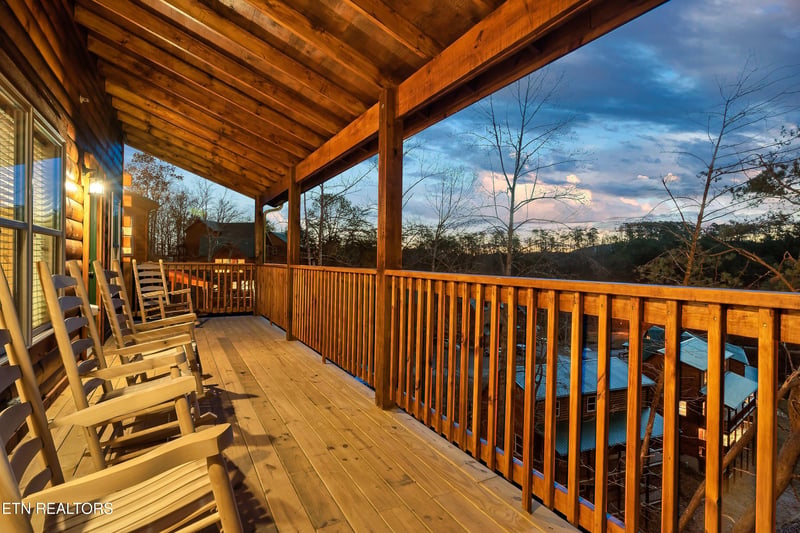 809 String Run Way, Pigeon Forge, TN 37863