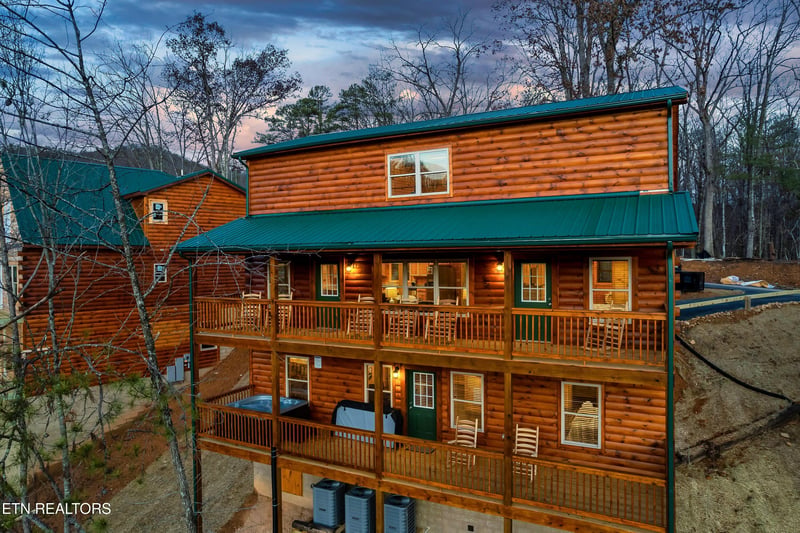 809 String Run Way, Pigeon Forge, TN 37863