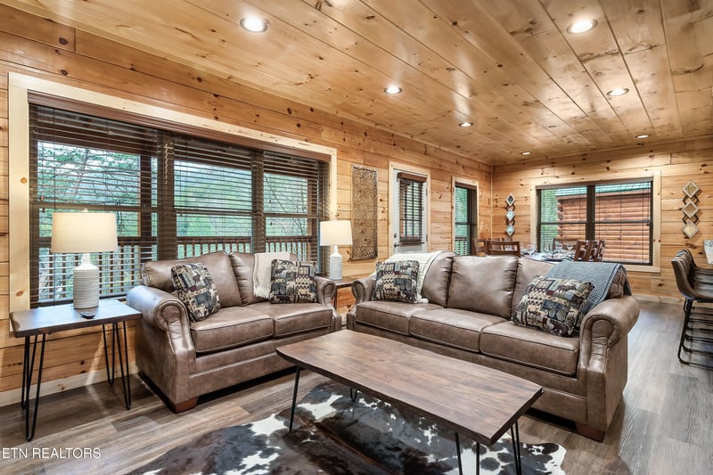 809 String Run Way, Pigeon Forge, TN 37863