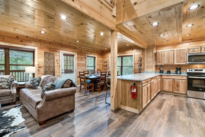 809 String Run Way, Pigeon Forge, TN 37863