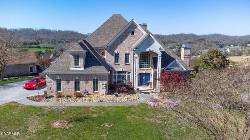 809 Timberline Dr, Lenoir City, TN 37772
